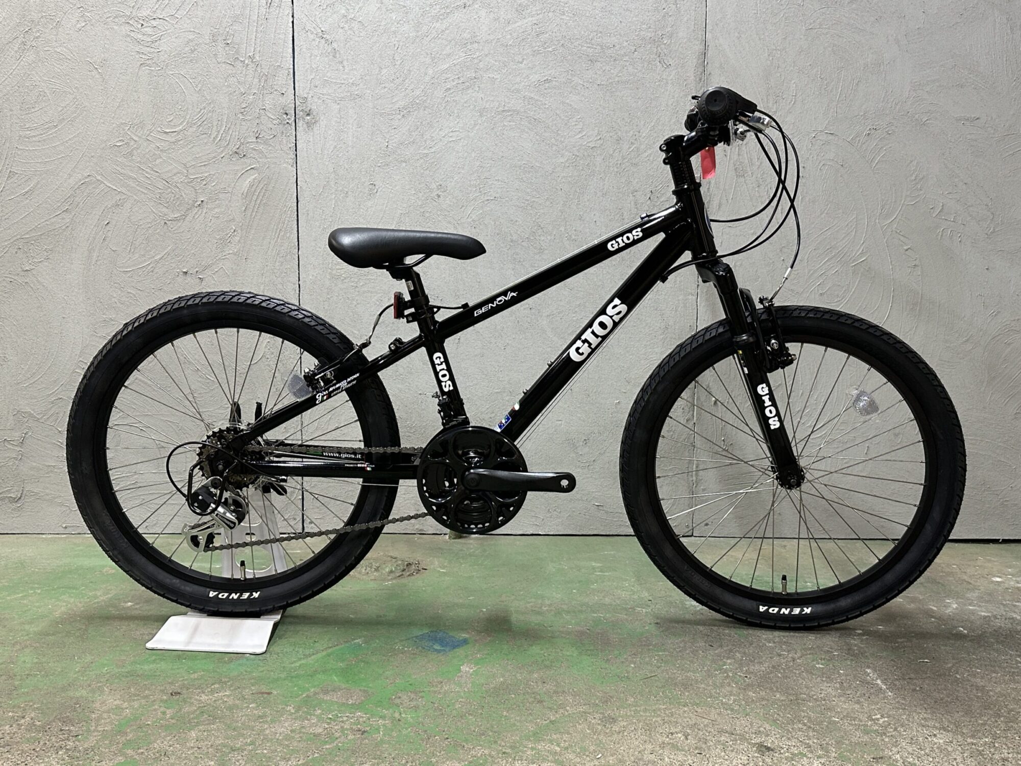 セール！！　GIOS  GENOVA 22　ブラック